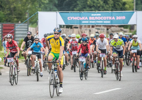 Велосипедний маршрут пройшов через села навколо Сум. Фото мережі facebook.com/SUMYRACEPROJECT